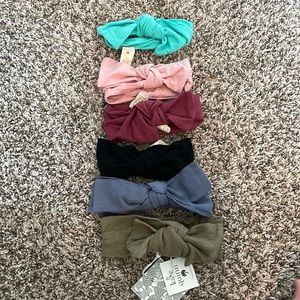 Lot of Six Kate Quinn Bows, Size L